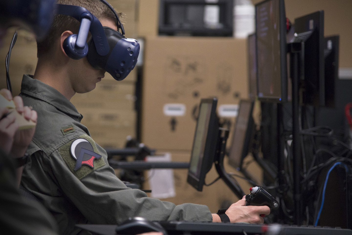 智慧军营创新先行：VR技术让专业技能训练“活”起来_中国军情_军事_新闻中心_台海网